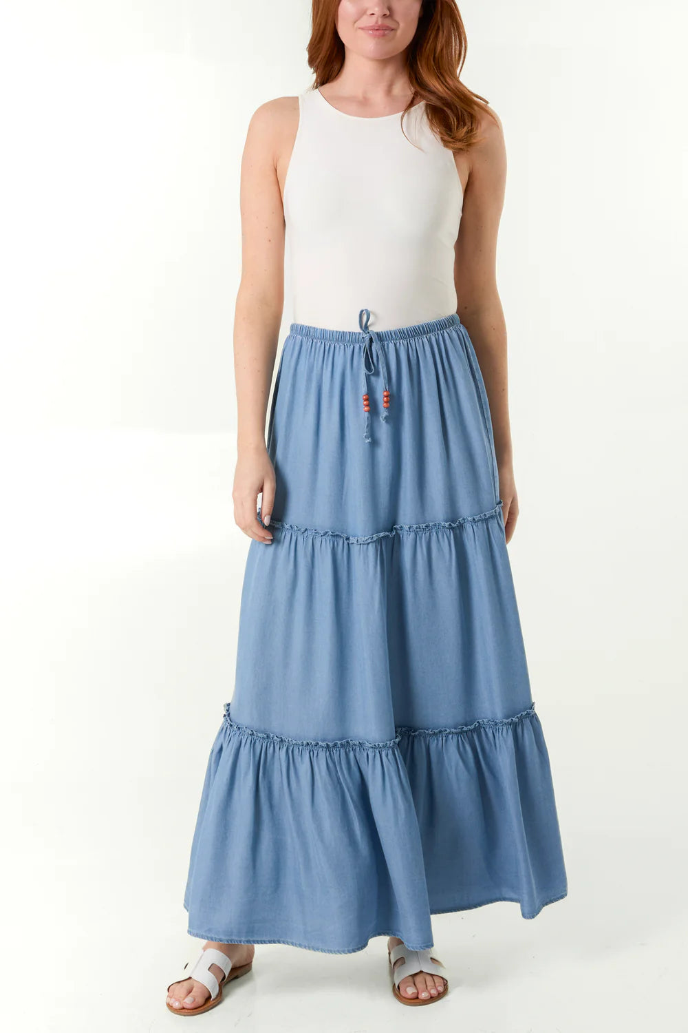 Stylish denim skirt in size S/M, crafted from 100% viscose, showcasing a flattering fit on a 5'7 model.