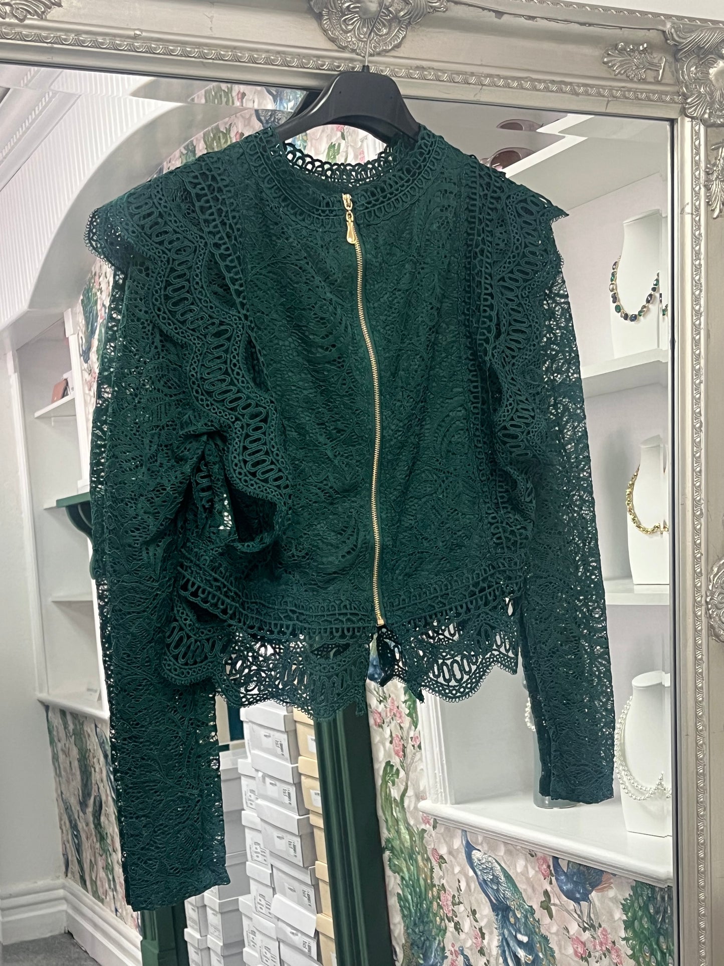 Luxtyle Cropped Long Sleeve Lace Top – One Size (Fits 8–14)