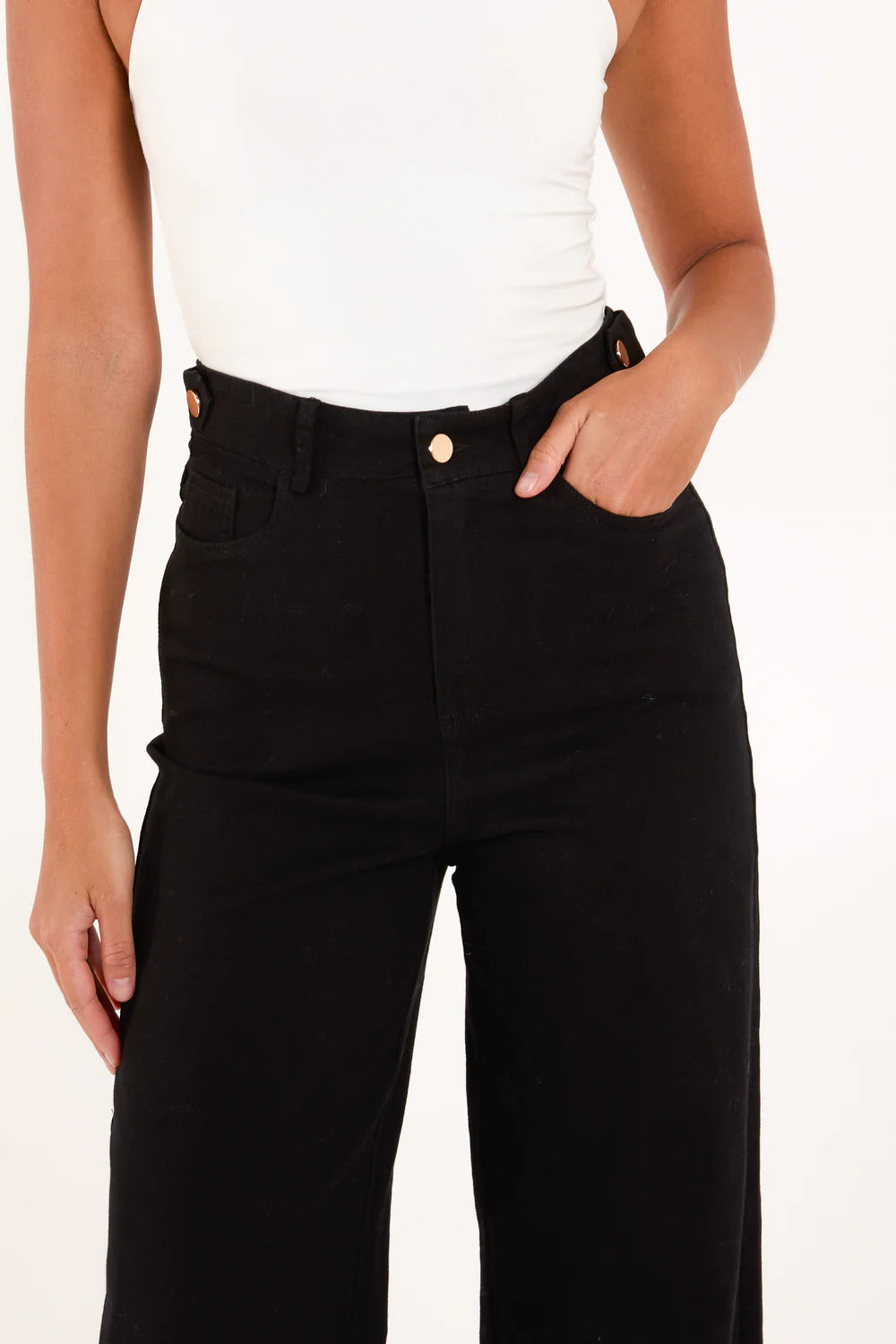 Stylish wide leg jeans in size 16, featuring trendy gold buttons and a flattering, relaxed fit for everyday comfort.