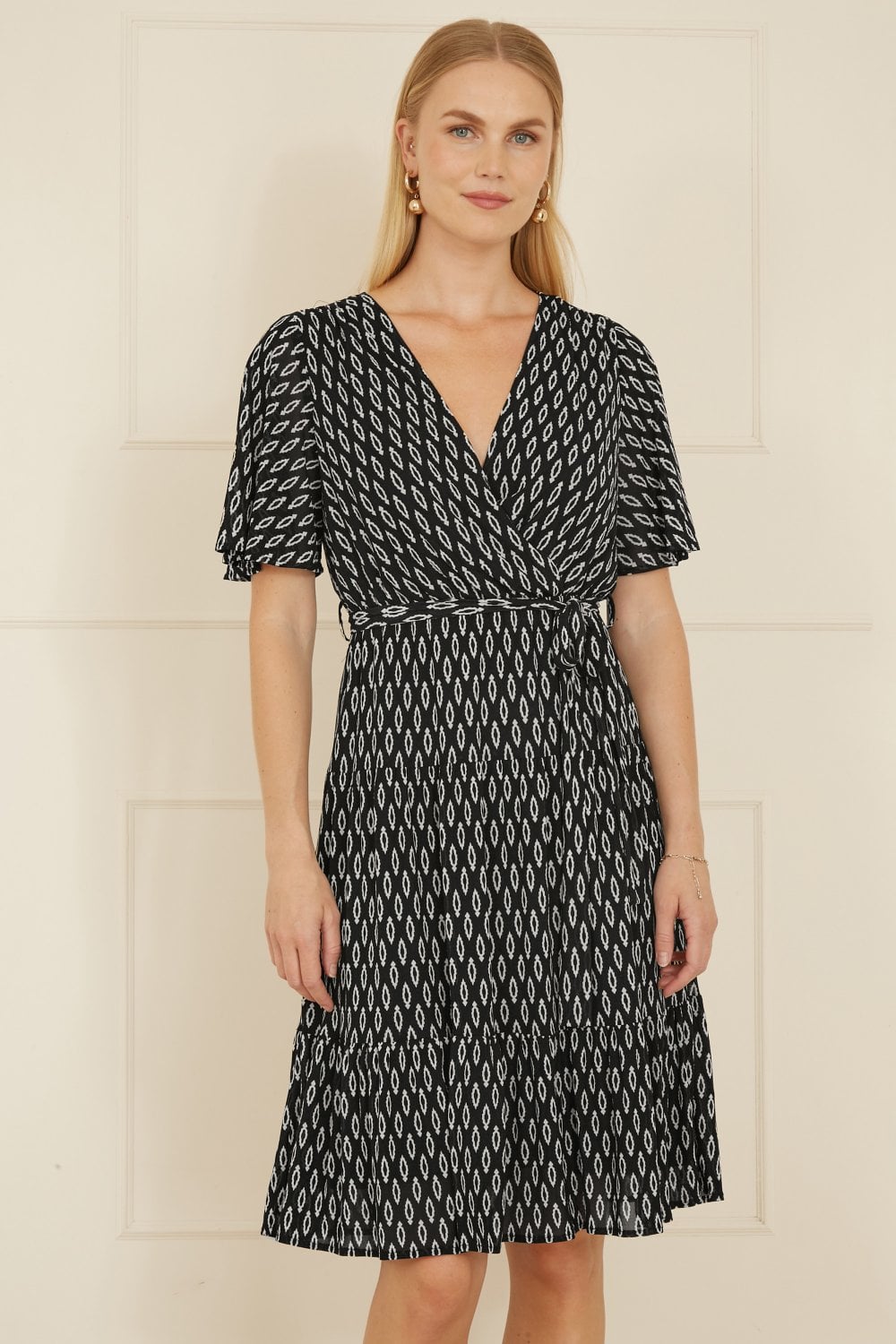 Yumi Black Geo Print Mesh Stretch Midi Skater Dress – Envy Boutique