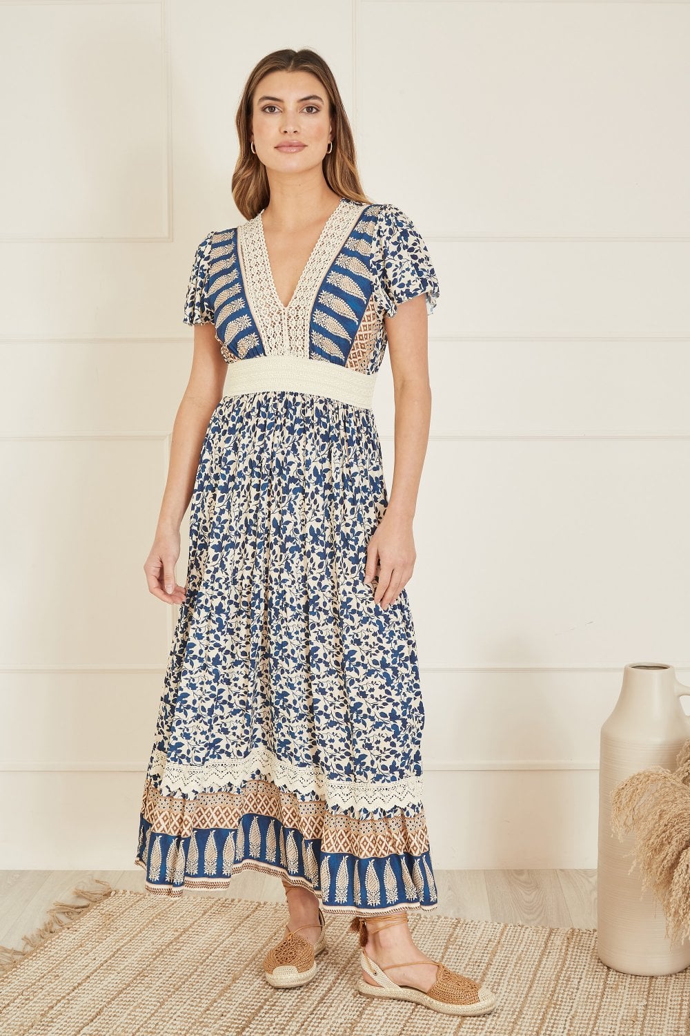Yumi Navy Viscose Leaf Print Maxi Dress With Lace Trim Yumi Navy Viscose Leaf Print Maxi Dress With Lace Trim