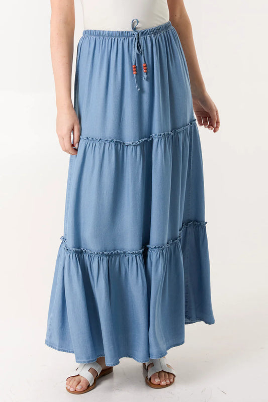 Stylish denim skirt in size S/M, crafted from 100% viscose, showcasing a flattering fit on a 5'7 model.