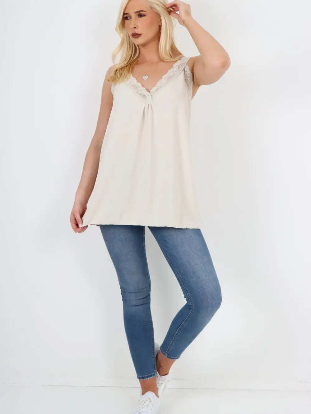 Italian V Neck Lace Detail Vest Top One Size Fits 8-18uk