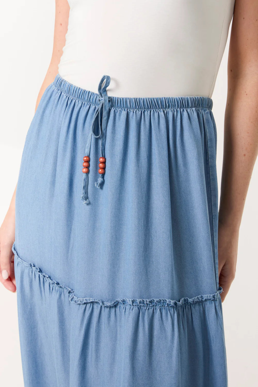 Stylish denim skirt in size S/M, crafted from 100% viscose, showcasing a flattering fit on a 5'7 model.