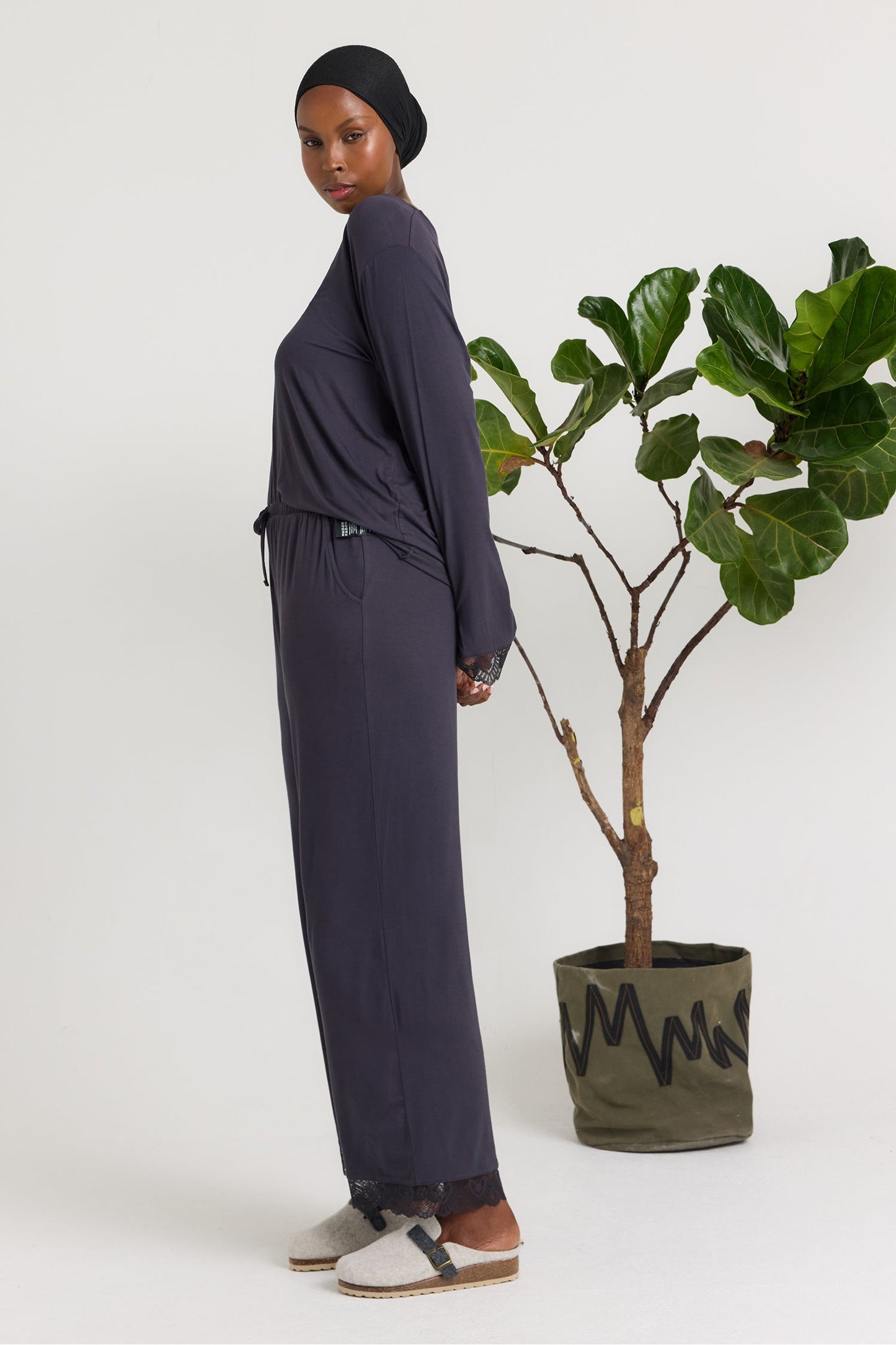 Bamboo Lace V-Neck Pyjama Set in Raven