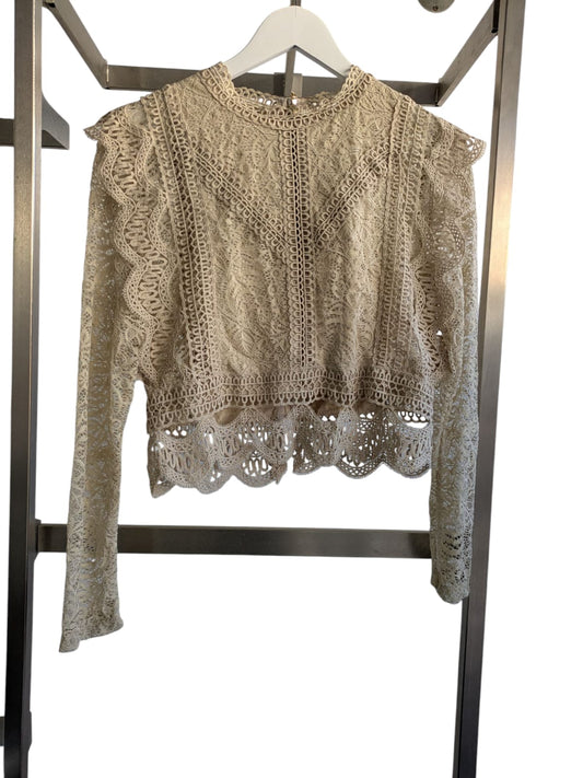 Stylish long-sleeved cropped top in a versatile one-size design, fitting sizes 8-14, perfect for casual or trendy looks.