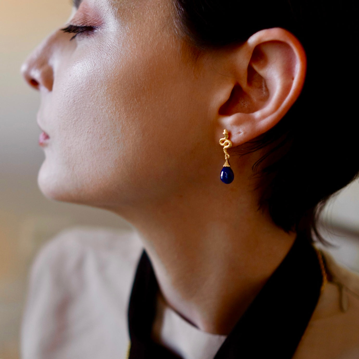 [PRE-ORDER] Medusa Small Gemstone Drop Earrings Black Onyx
