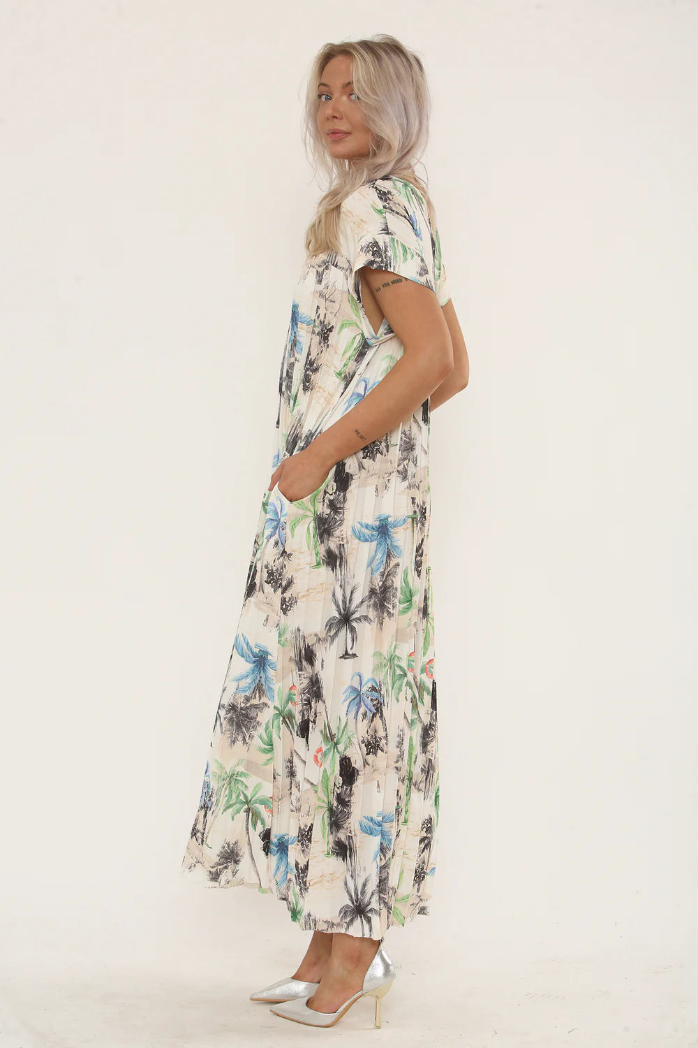 Leaf Print Pleated Maxi Dress One Size 8-16