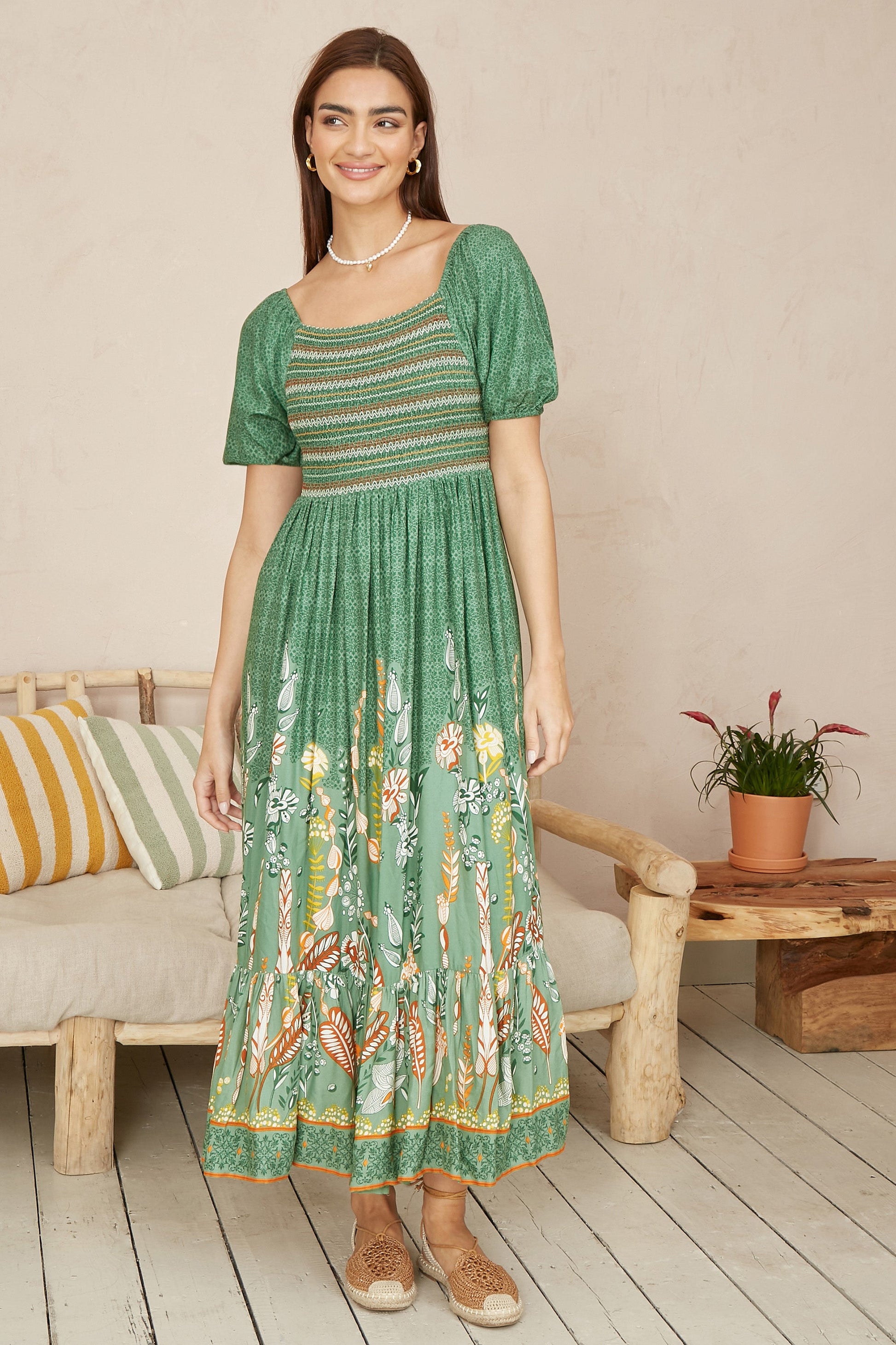 Yumi Green Ruched Leaf Print Maxi Dress With Puff Sleeves - Green / 6 Yumi Green Ruched Leaf Print Maxi Dress With Puff Sleeves - Green / 6