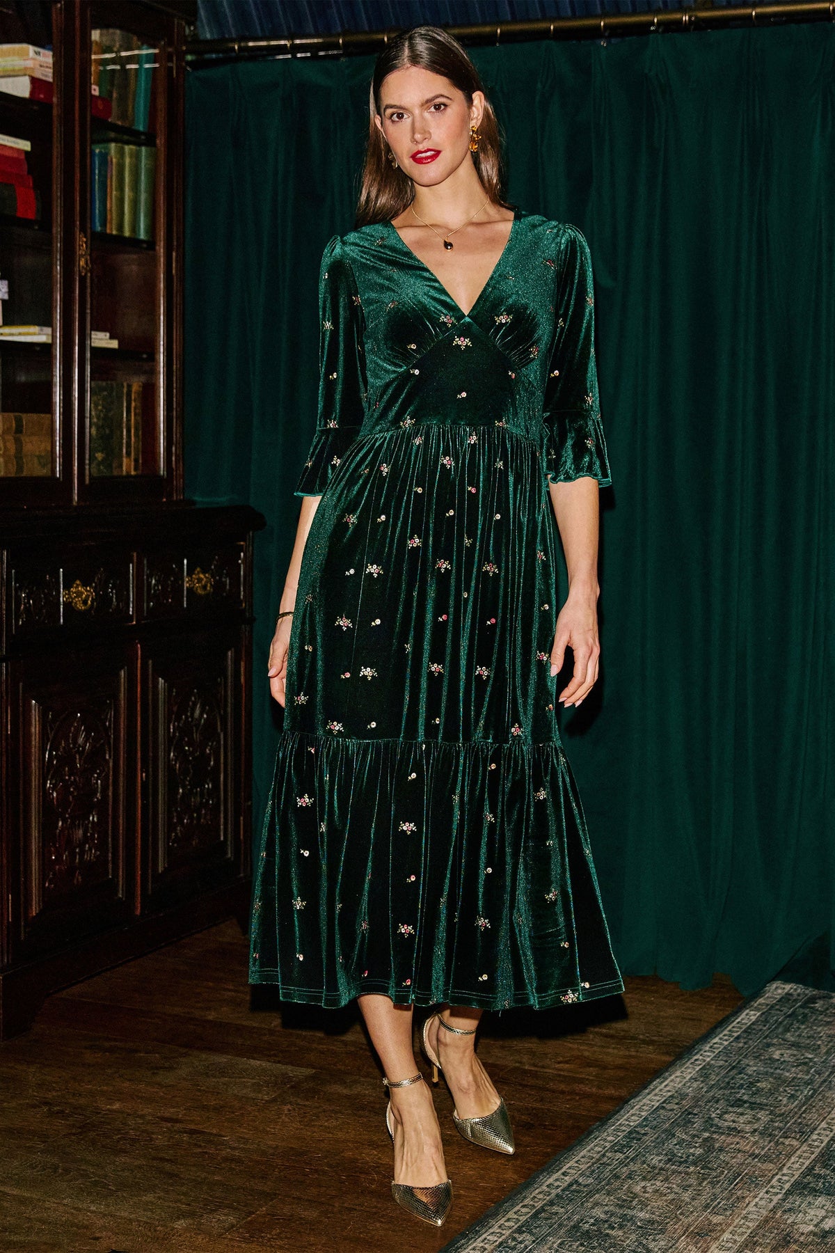 Yumi Green Velvet Embroidered Midi Dress