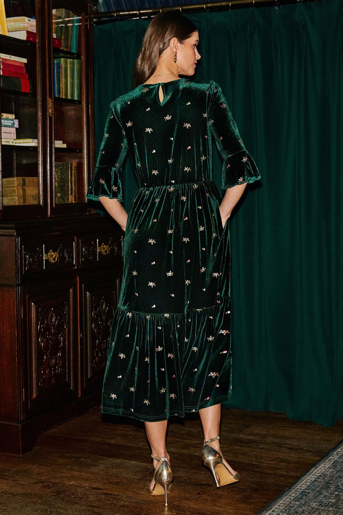 Yumi Green Velvet Embroidered Midi Dress