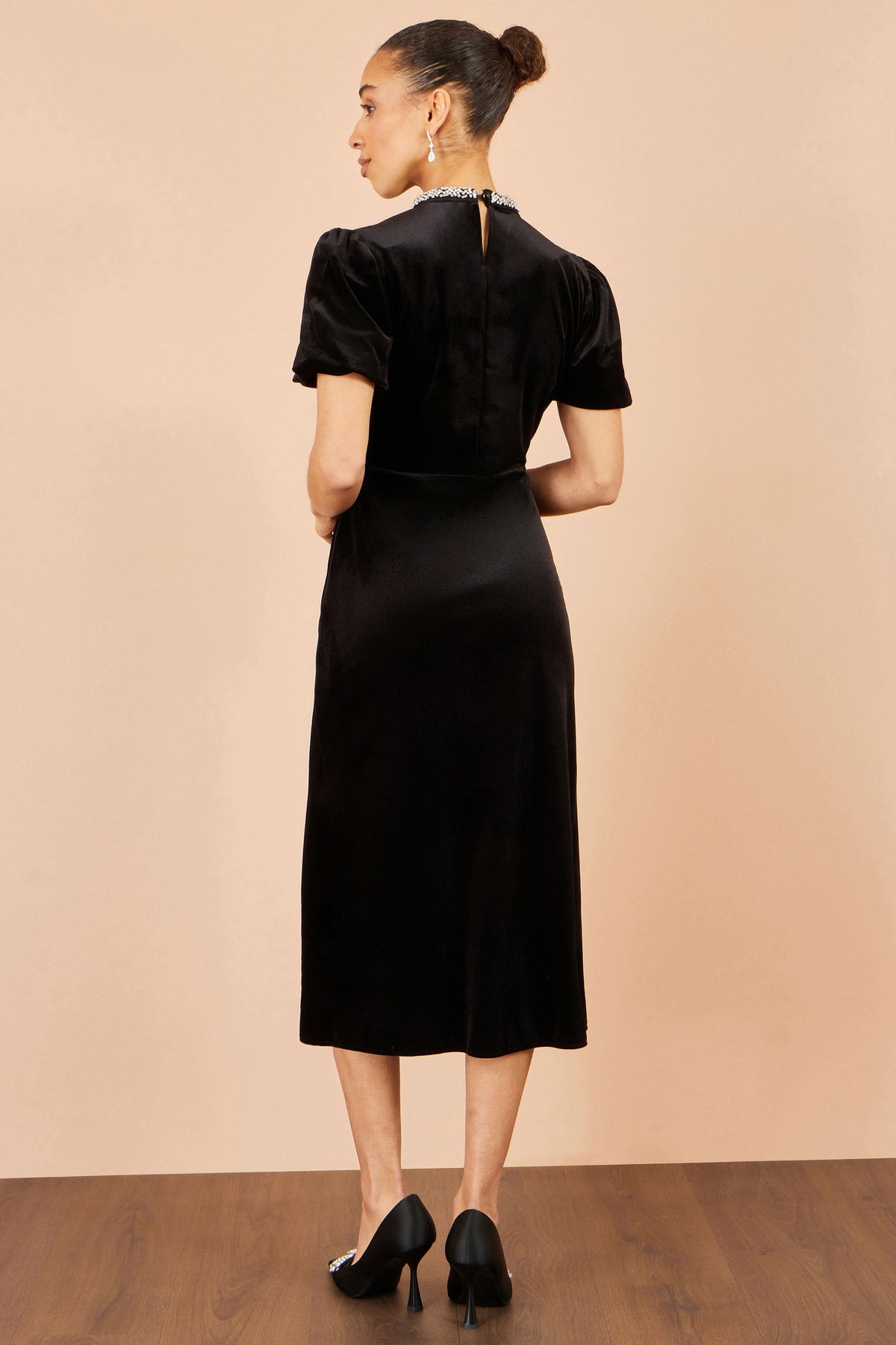 Yumi Black Velvet Embellised Neckline Midi Dress