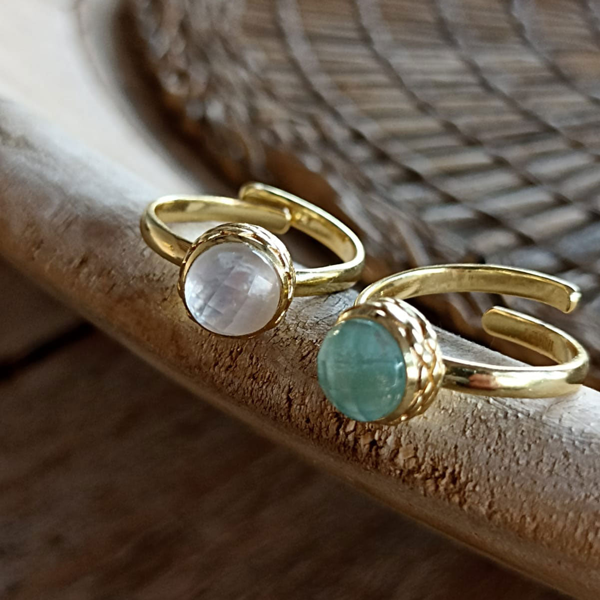 Apollo Gold Gemstone Doublet Ring: Mother of Pearl with Crystal
