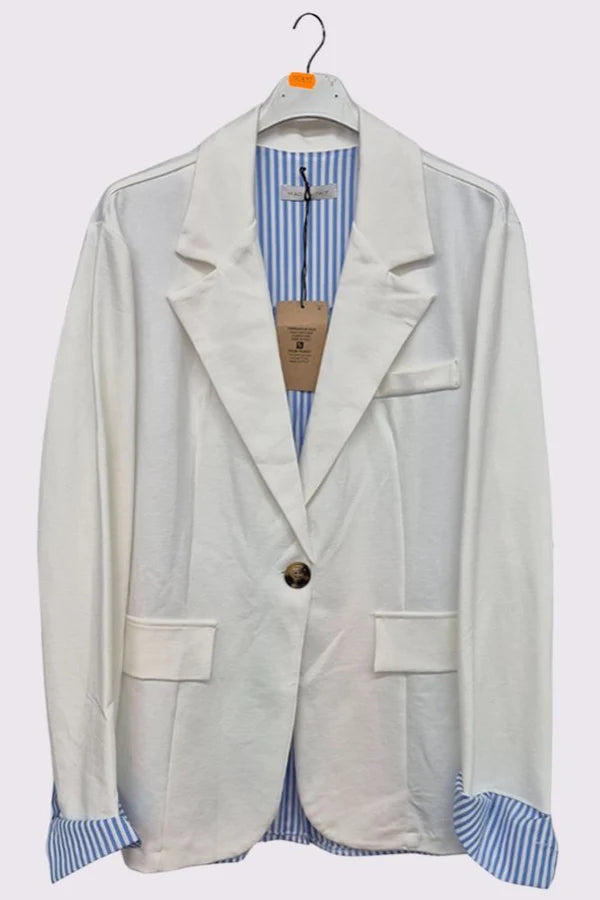 Stylish Italian viscose striped blazer with twin pockets and a collared neckline, perfect for a chic, plus-size spring look.